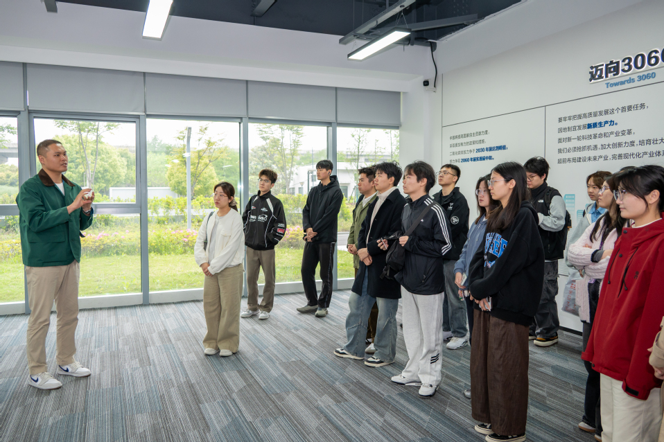 betway必威体育西汉姆联师生赴上海融和元储能源有限公司参观学习 betway必威体育西汉姆联师生赴上海融和元储能源有限公司参观学习